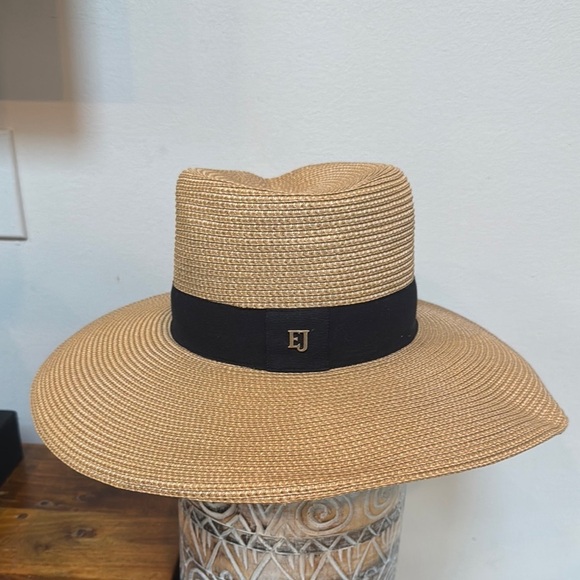 Eric Javits Daphne Wide-Brim Straw Fedora Hat - Picture 5 of 9